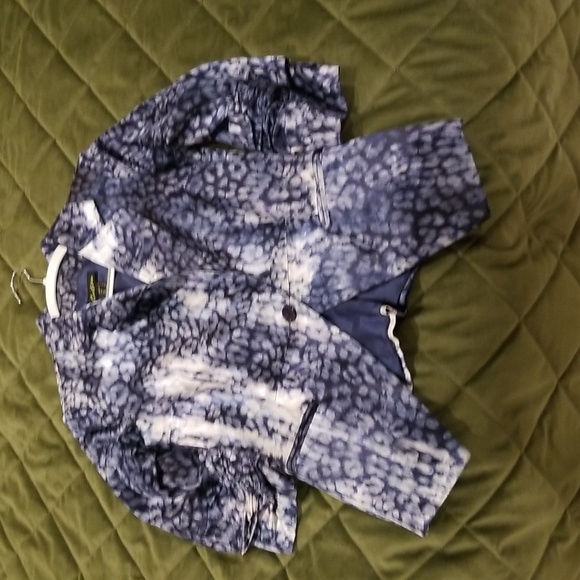 Cartise jacket made in Canada size 4 - Picture 3 of 7